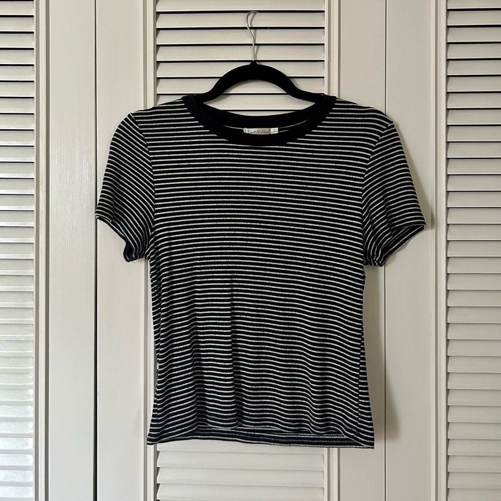 Large black& white striped tshirt - fits like a medium